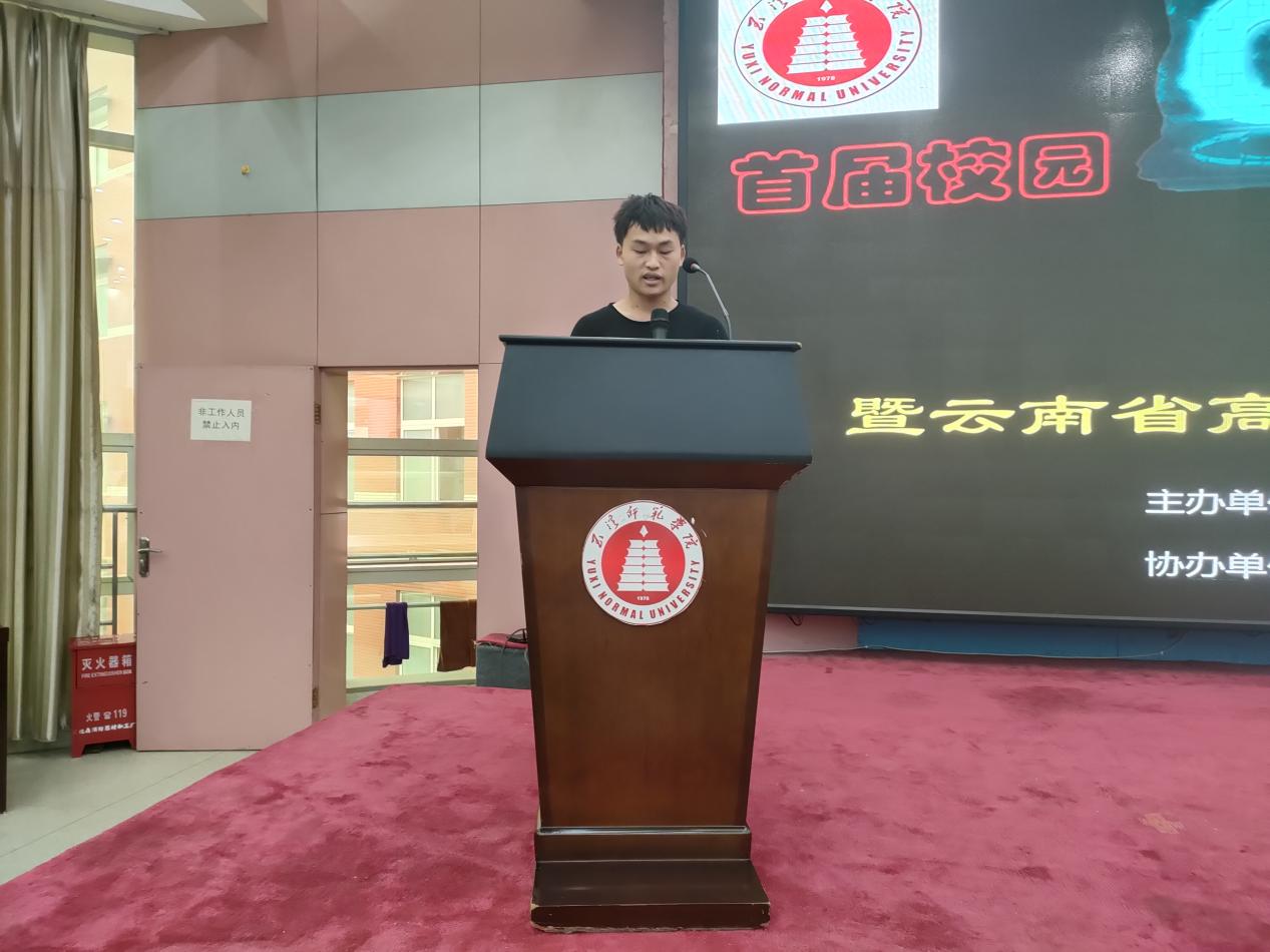 说明: C:\Users\simulight\Desktop\CTF大赛\photos\f8811774-4387-4966-96ac-12ba7d11b155.jpgf8811774-4387-4966-96ac-12ba7d11b155